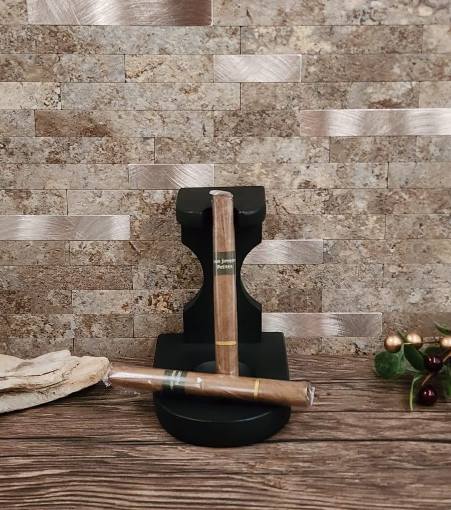 Leon Jimenes Petites