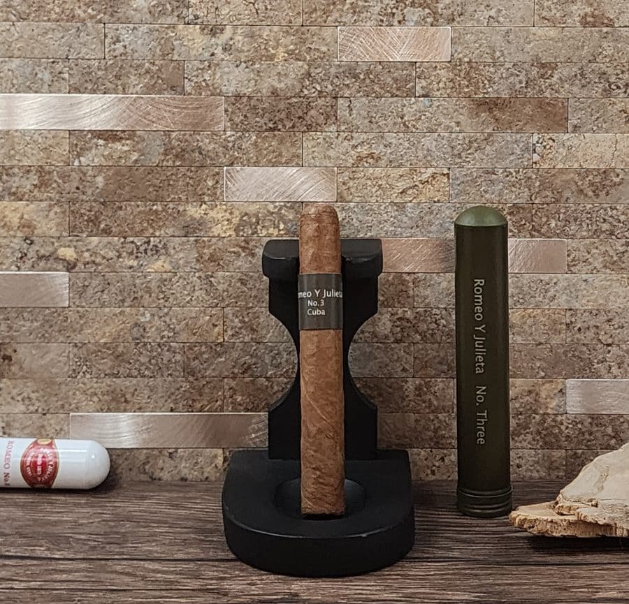 Romeo And Julieta No. Three